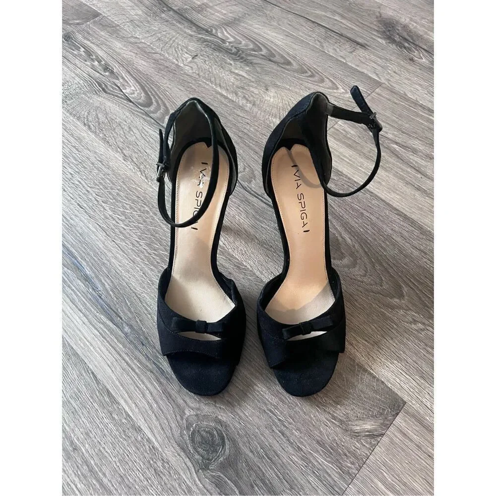Via Spiga Women open toe Suade heels size 9